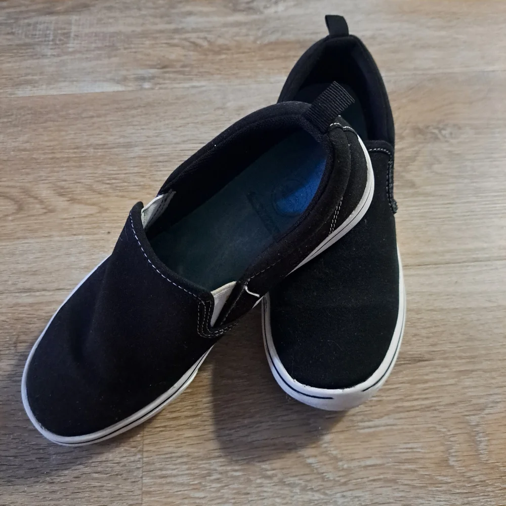 Wonder Nation Black Slip-On Sneakers Kids Shoes Size 4